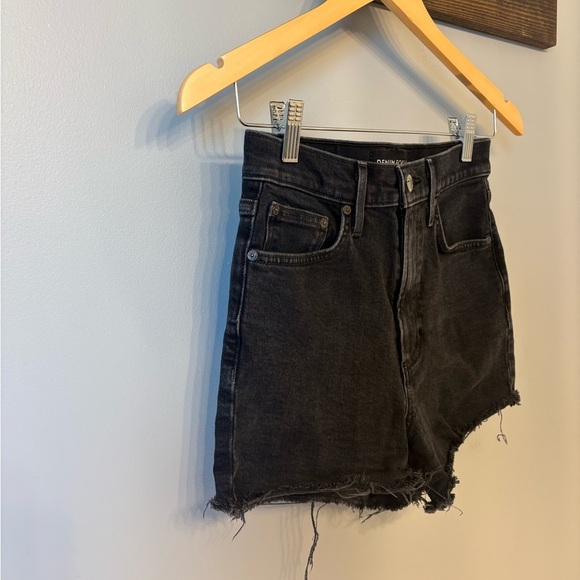Denim Forum The Arlo Jean Short shorts. High-Waisted with a Frayed Hem size 25 - Picture 2 of 6